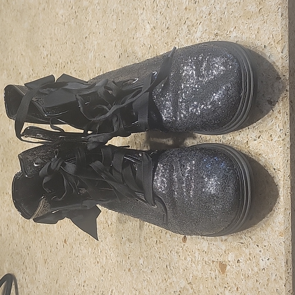 KIDS SHOE